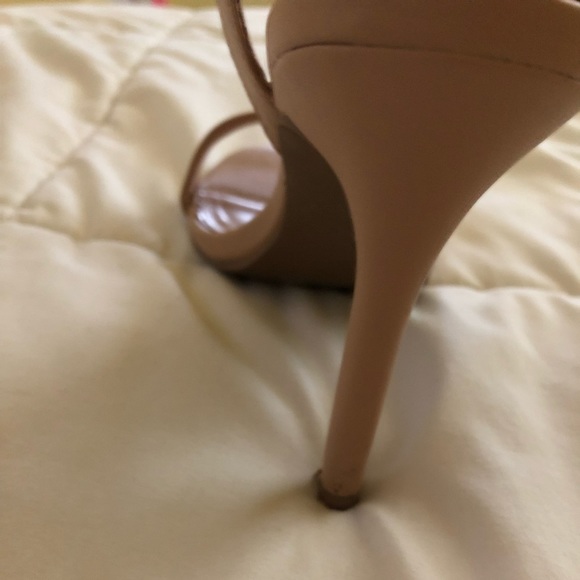 High Heels - Picture 3 of 4